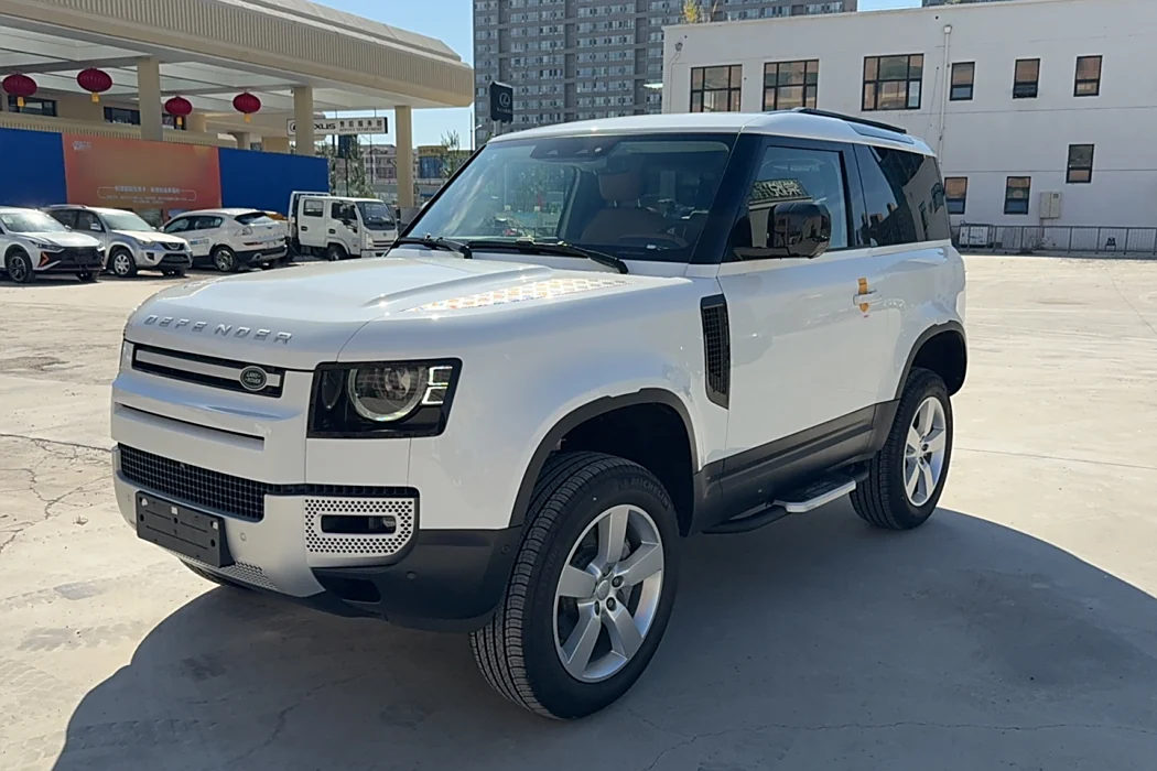 Land Rover Defender 2024 model 90 3.0 T P400 HSE