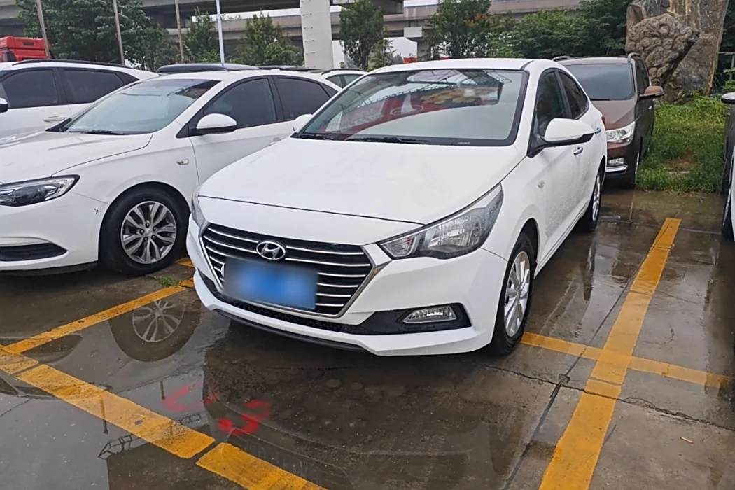 Hyundai accepts 2016 1.4L manual cool version GLS