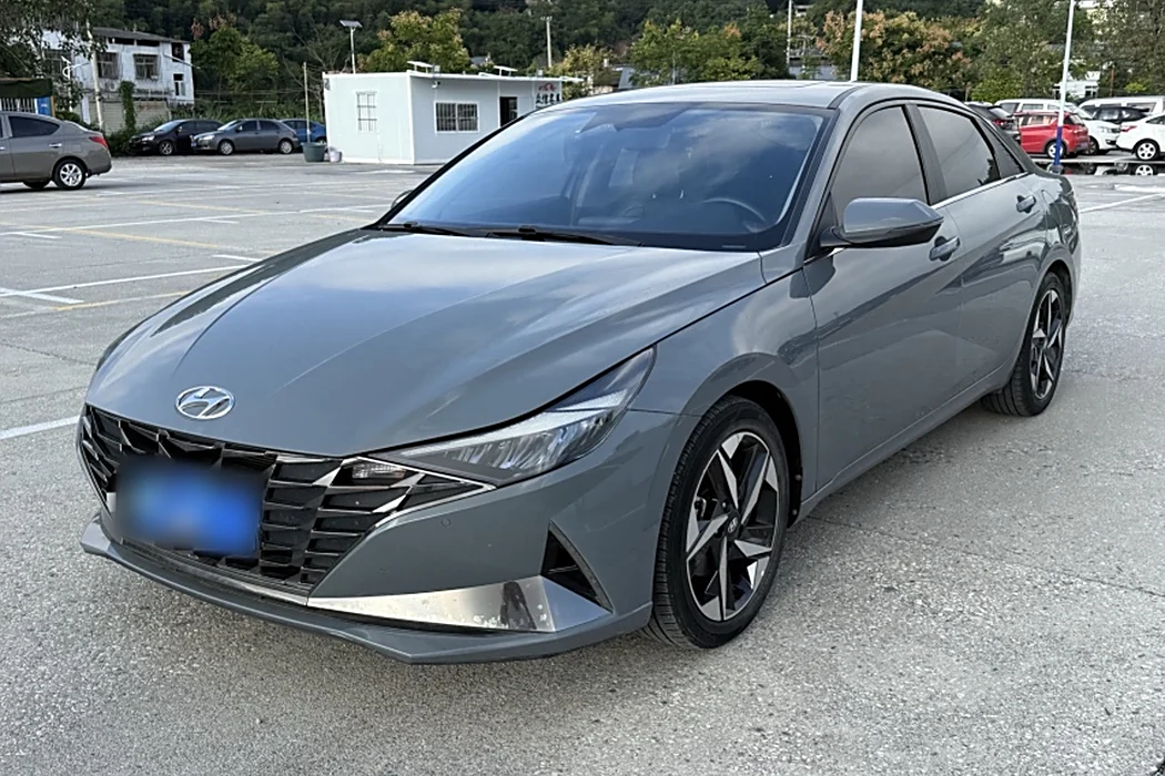 Hyundai Elantra 2022 1.5L CVT LUX Premium Edition