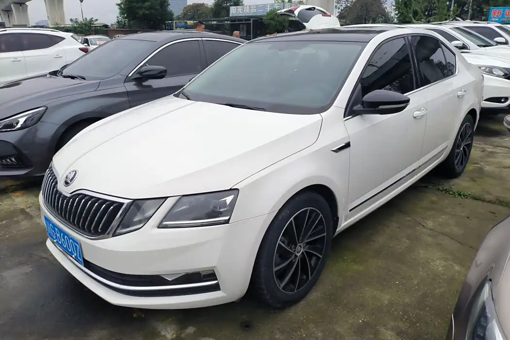 Skoda Octavia 2019 ZI280 DSG Deluxe Edition
