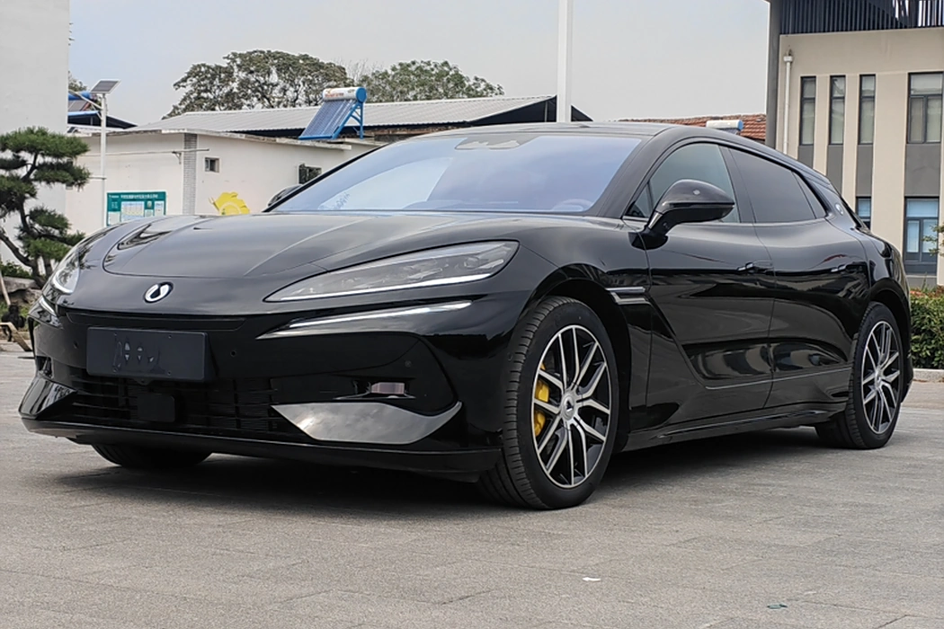 Denza Z9GT 2024 1100 four-wheel drive Max version