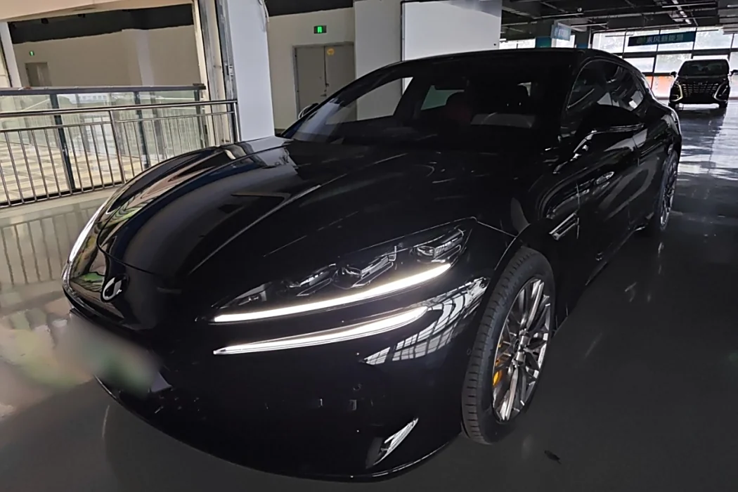 Denza Z9GT 2024 1100 four-wheel drive Max version