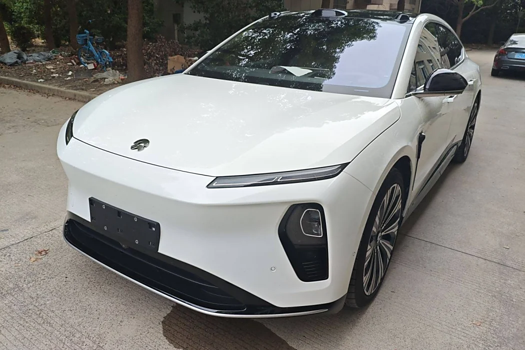 Модель Nio ET9 2025 мощностью 102 кВт*ч