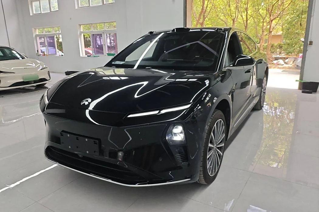 Модель Nio ET9 2025 мощностью 102 кВт*ч