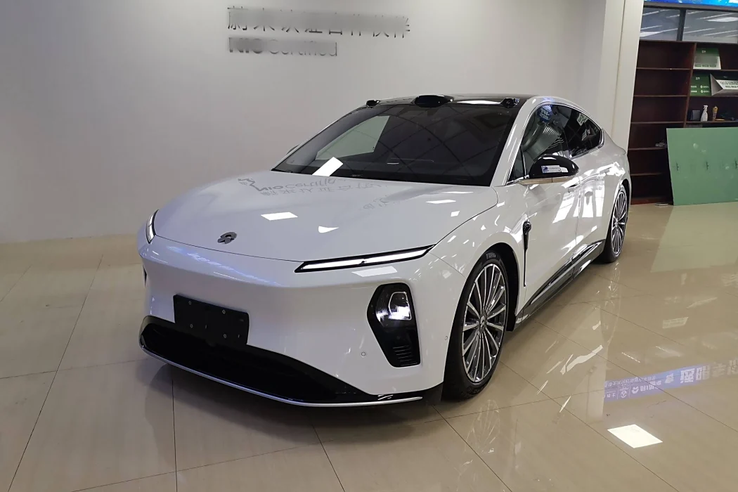 Модель Nio ET9 2025 мощностью 102 кВт*ч