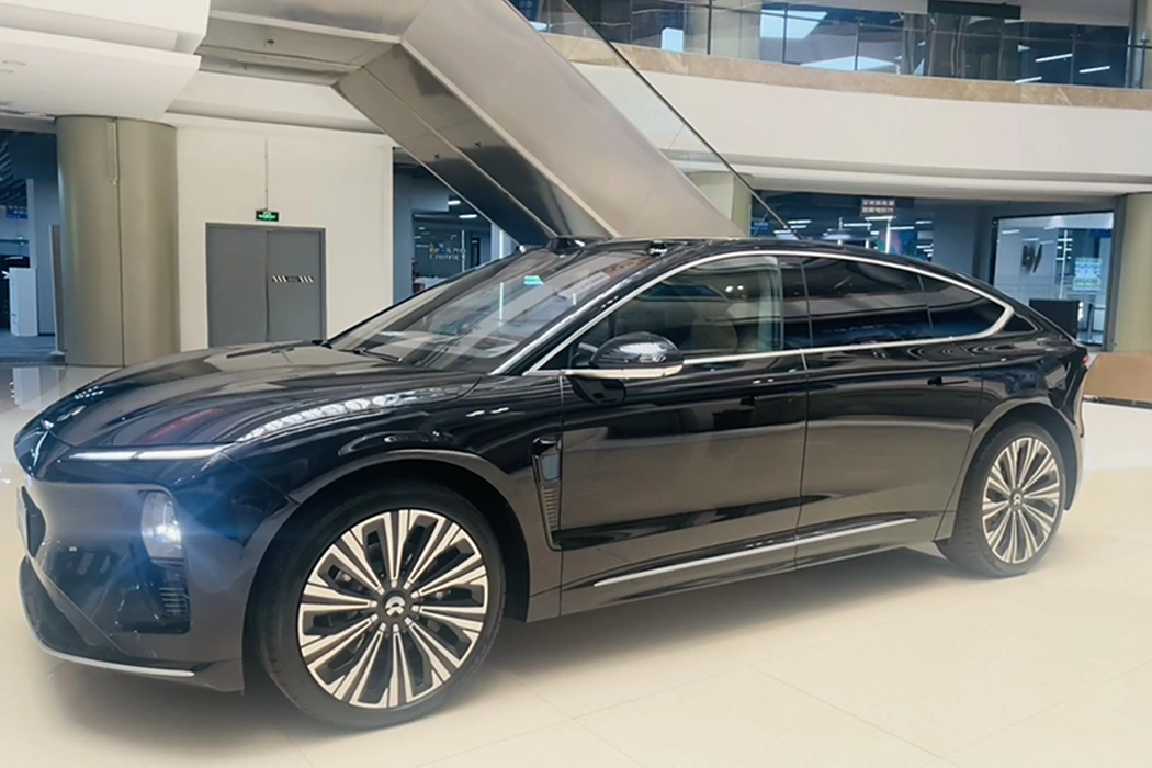 Модель Nio ET9 2025 мощностью 102 кВт*ч