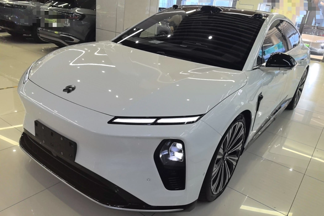 Модель Nio ET9 2025 мощностью 102 кВт*ч