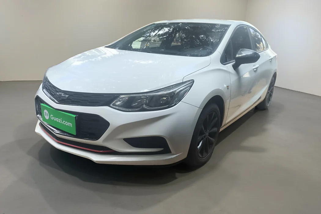 Chevrolet Cruze 2018 Hatchback 320 Automatic Pioneer Sunroof Version