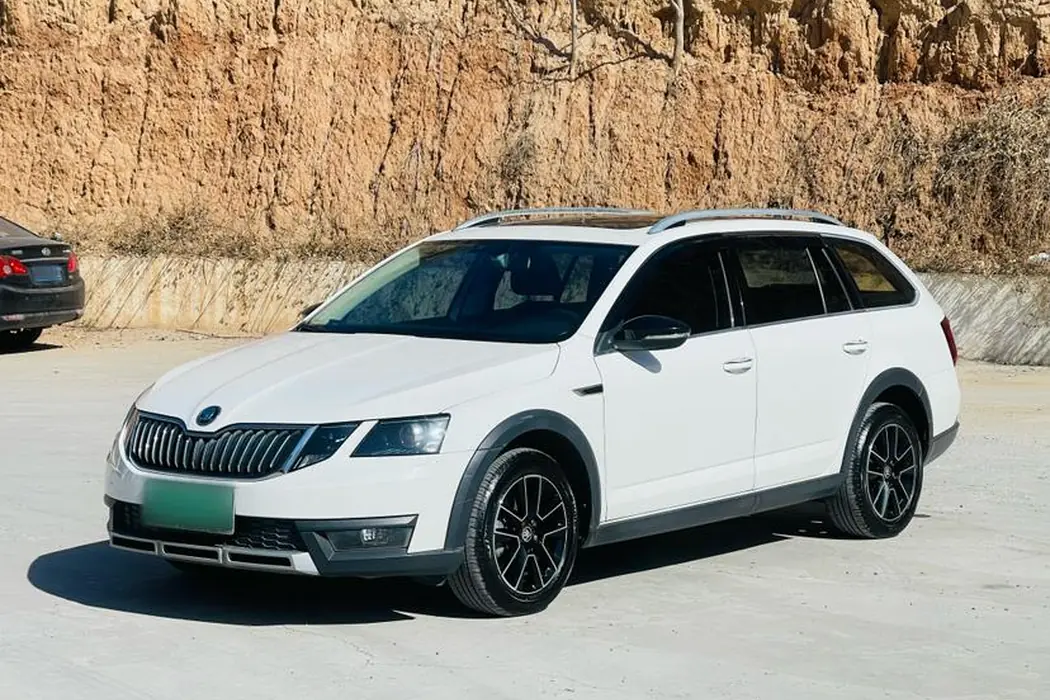Skoda Octavia 2019 Station Wagon ZI230 DSG Deluxe Edition Country V