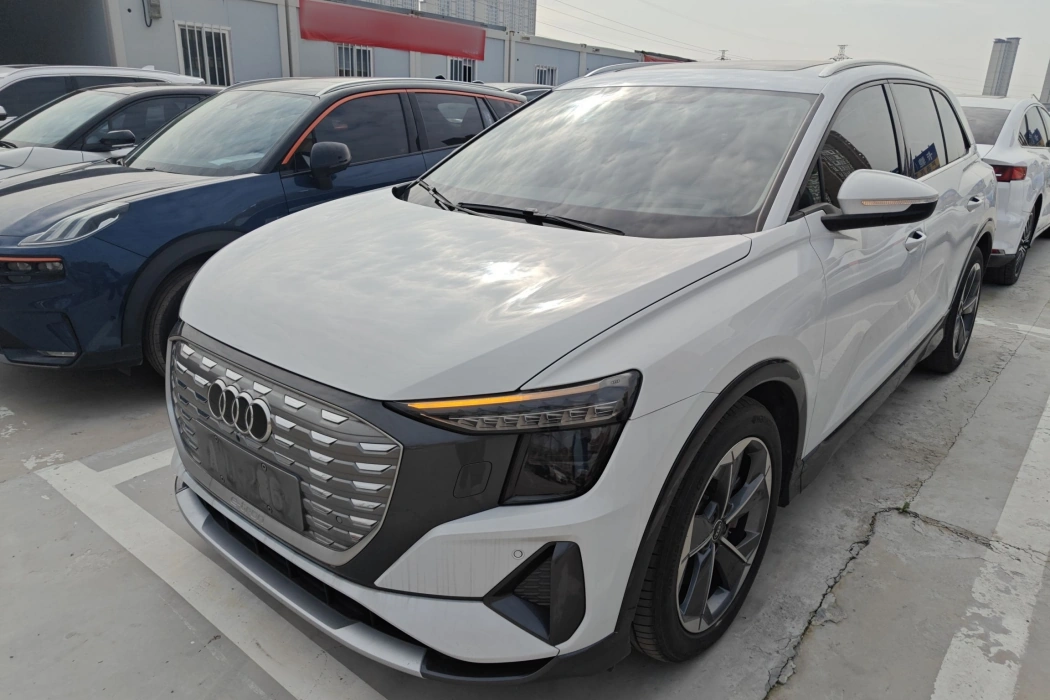 Audi Q5 e-tron 2022 model 40 e-tron sparkly brocade suit