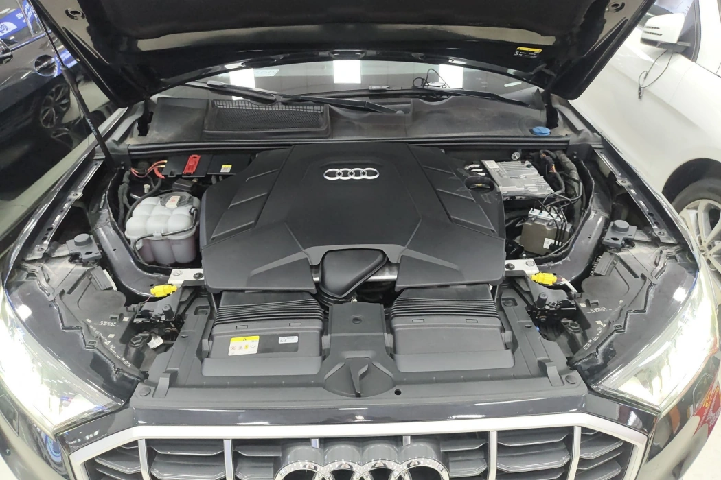 Audi Q7 2021 model 55 TFSI quattro S line sporty