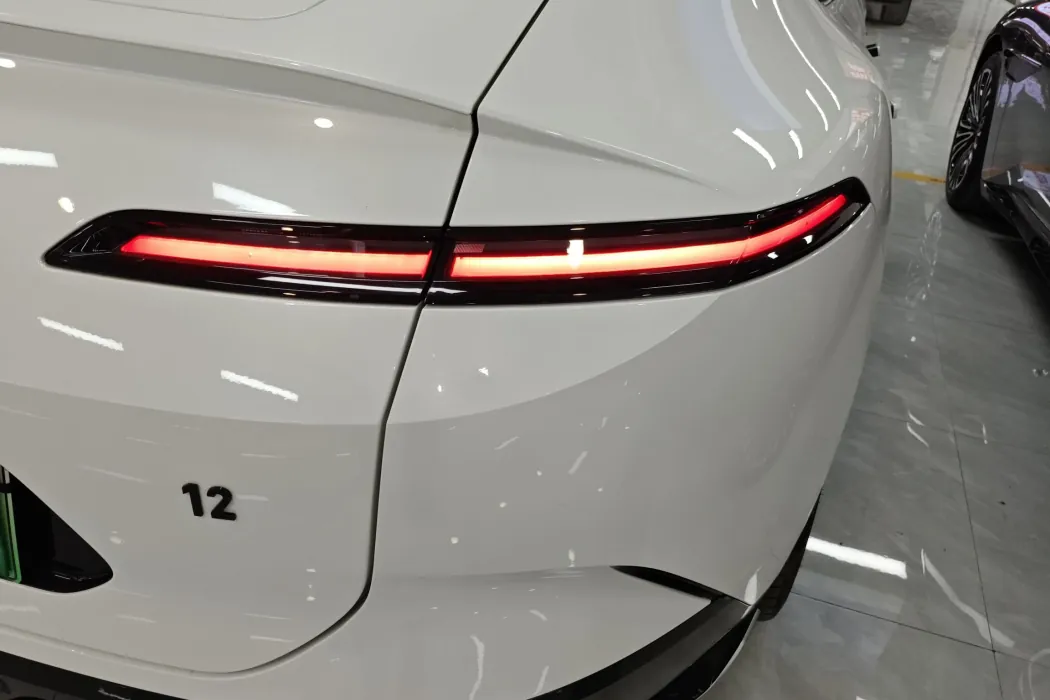 Avita 12 2024 model 700 three-laser rear drive luxury edition