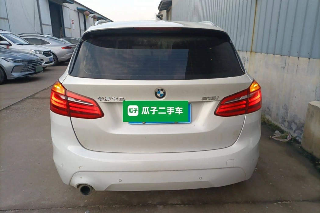 BMW 2 Series station wagon 2018 218i leading model