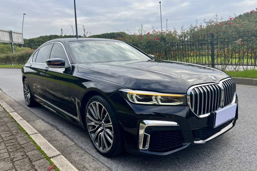 BMW 7 Series 2019 facelift 730Li M sports suit