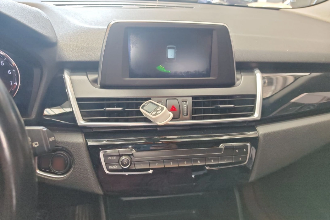 BMW 2 Series station wagon 2018 218i fashion type