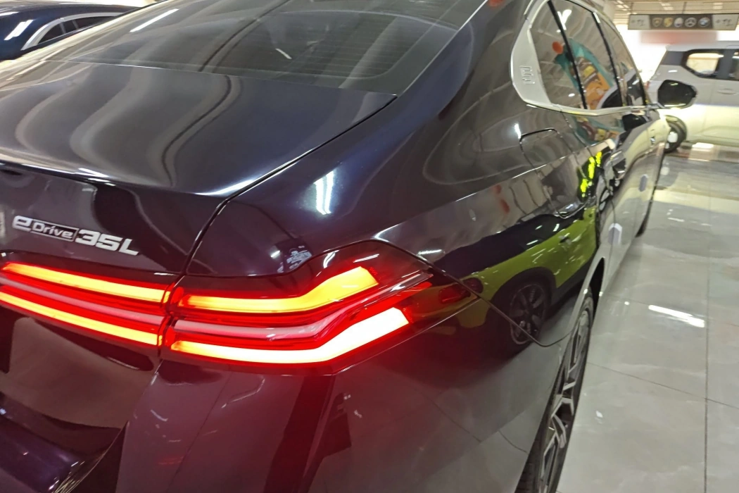 BMW i5 2024 eDrive 35L M sports suit