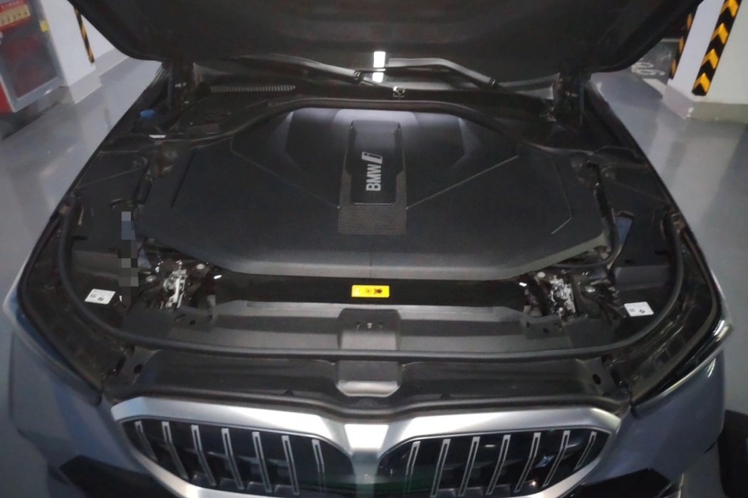 BMW i5 2024 eDrive 35L Exclusive M Sports Suit