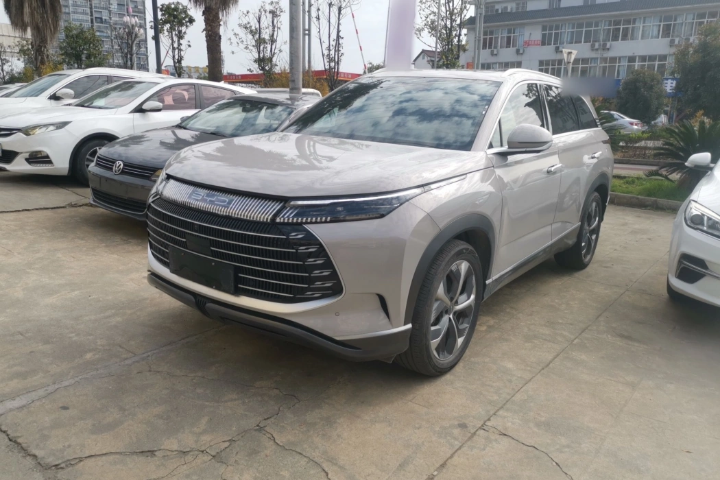 比亚迪 护卫舰07 2023款 DM-i 205KM 尊贵型