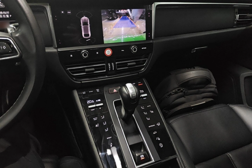 Porsche 2023 Macan 2.0T