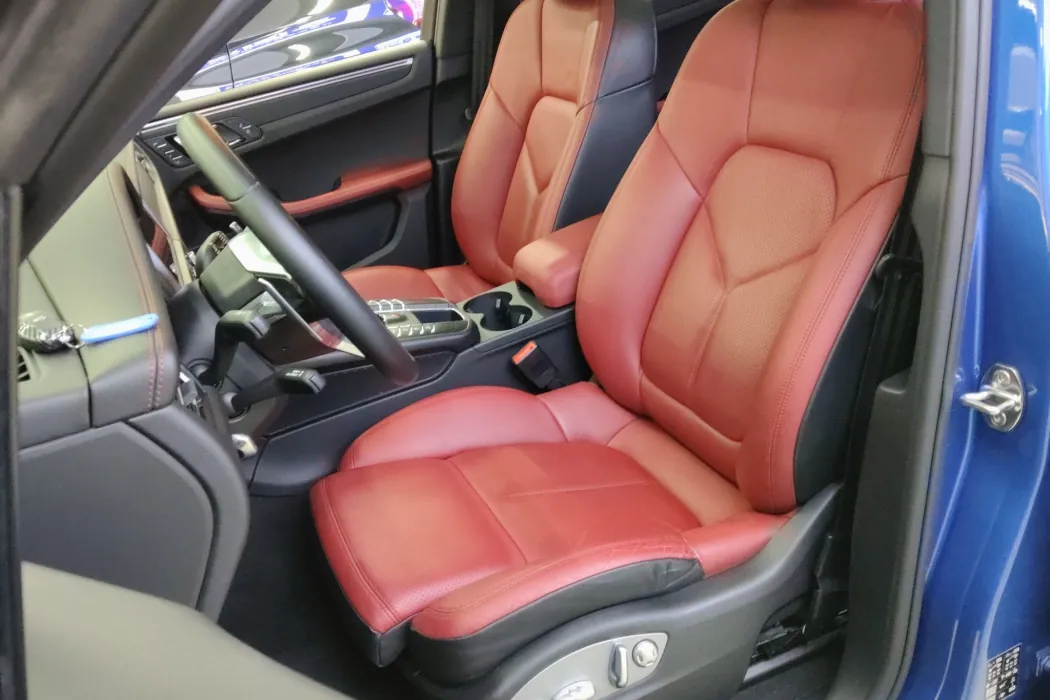 Porsche 2018 Macan 2.0T