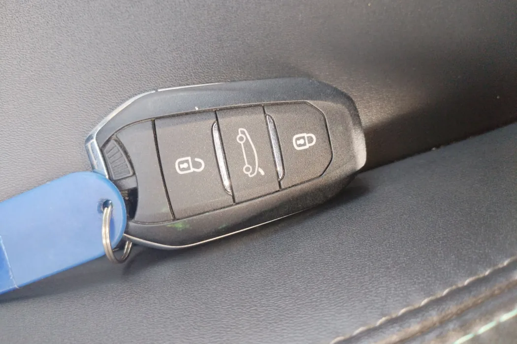 Peugeot 408X 2023 Gravity Version