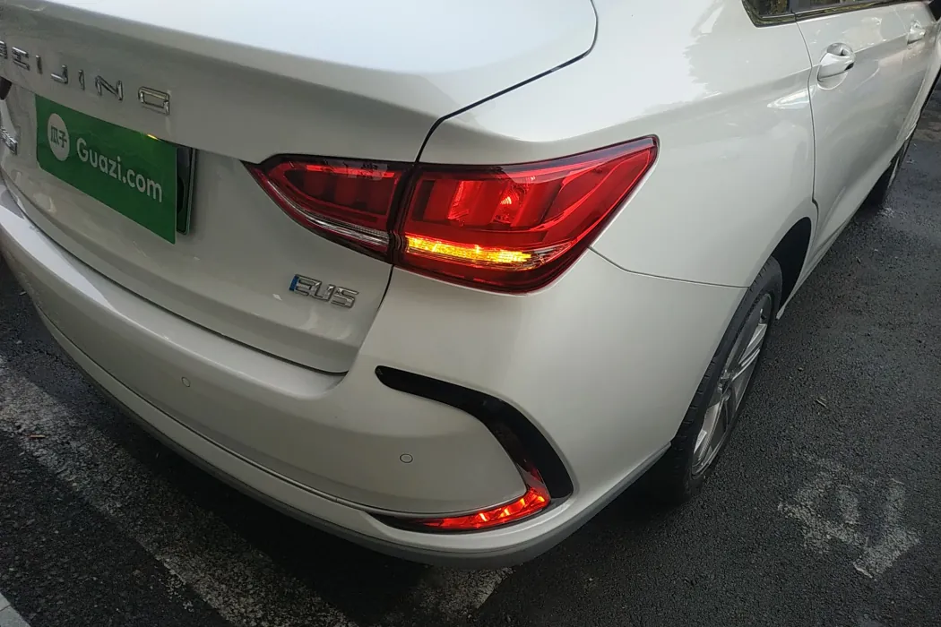 Beijing Automobile Beijing EU5 2025 Hongtu Standard Edition