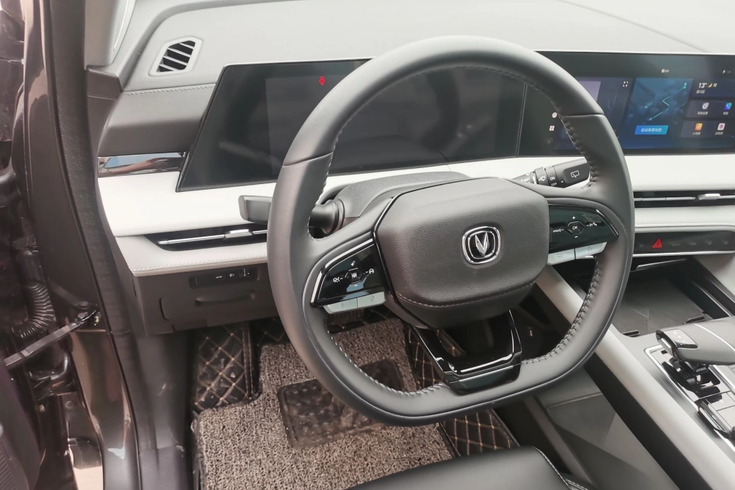 Changan CS75 PLUS 2024 third-generation Champion Version 1.5T Smart driving Jinhang Type