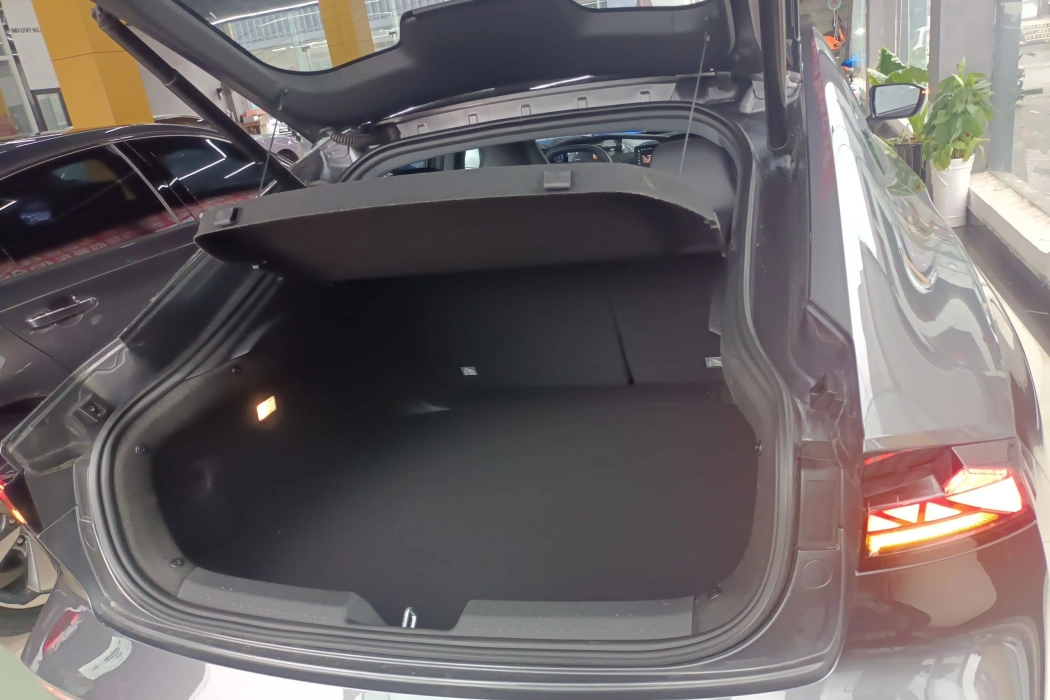 Changan UNI-V Smart iDD 2024 Blue Whale Smart iDD 136km Smart Cool Type