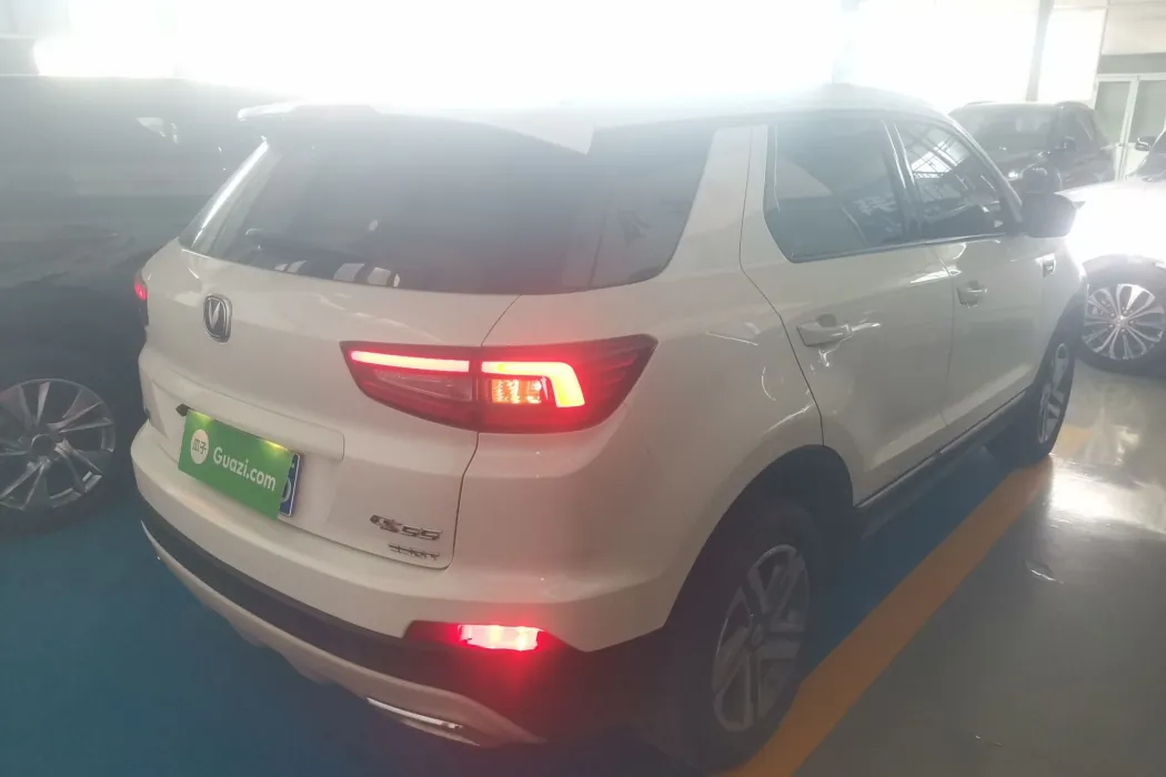 Changan CS55 2019 1.5T automatic dazzling color type country VI