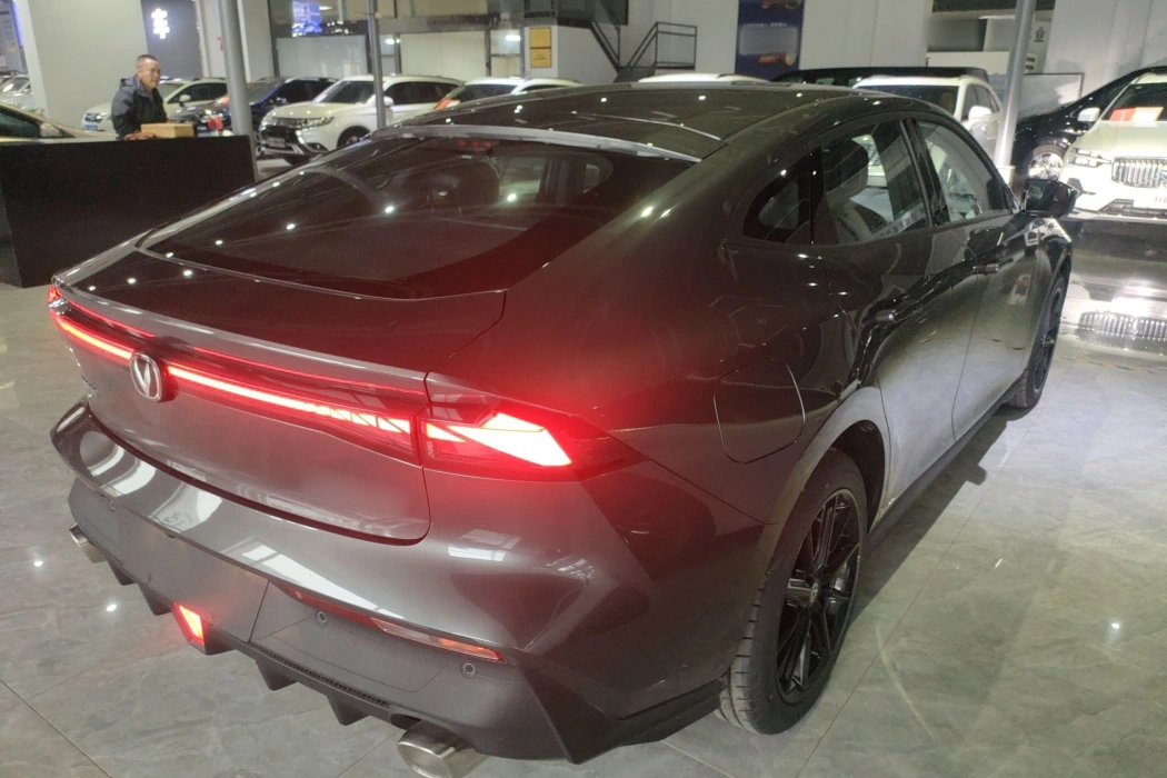 Changan UNI-V Smart iDD 2023 Smart iDD 1.5T 113km Smart Fun Type