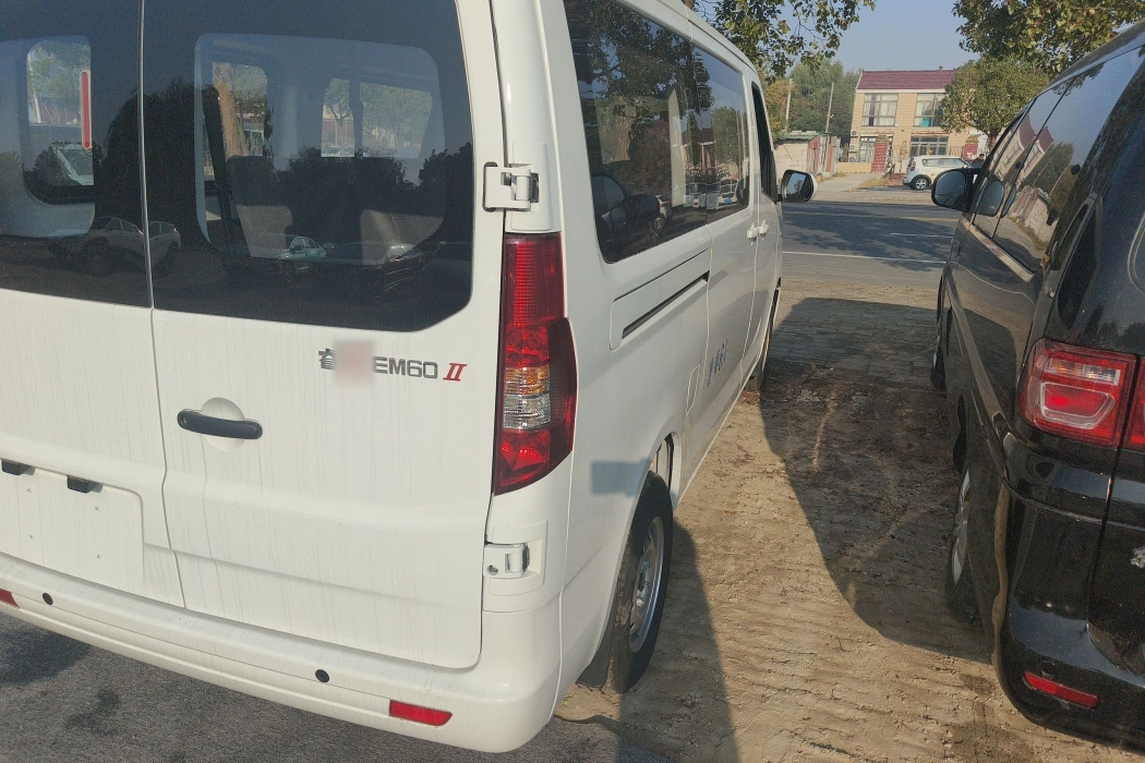 Changan Kaicheng Changan Ruixing EM60 2025 passenger version Comfortable 6-seater 300km open door