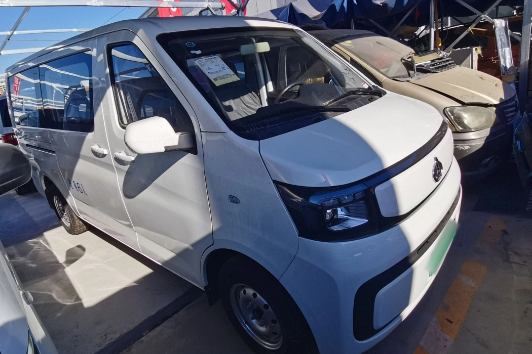 Changan Kaicheng Changan Ruixing EM80 2025 passenger version Comfortable 6-seater 300km open door