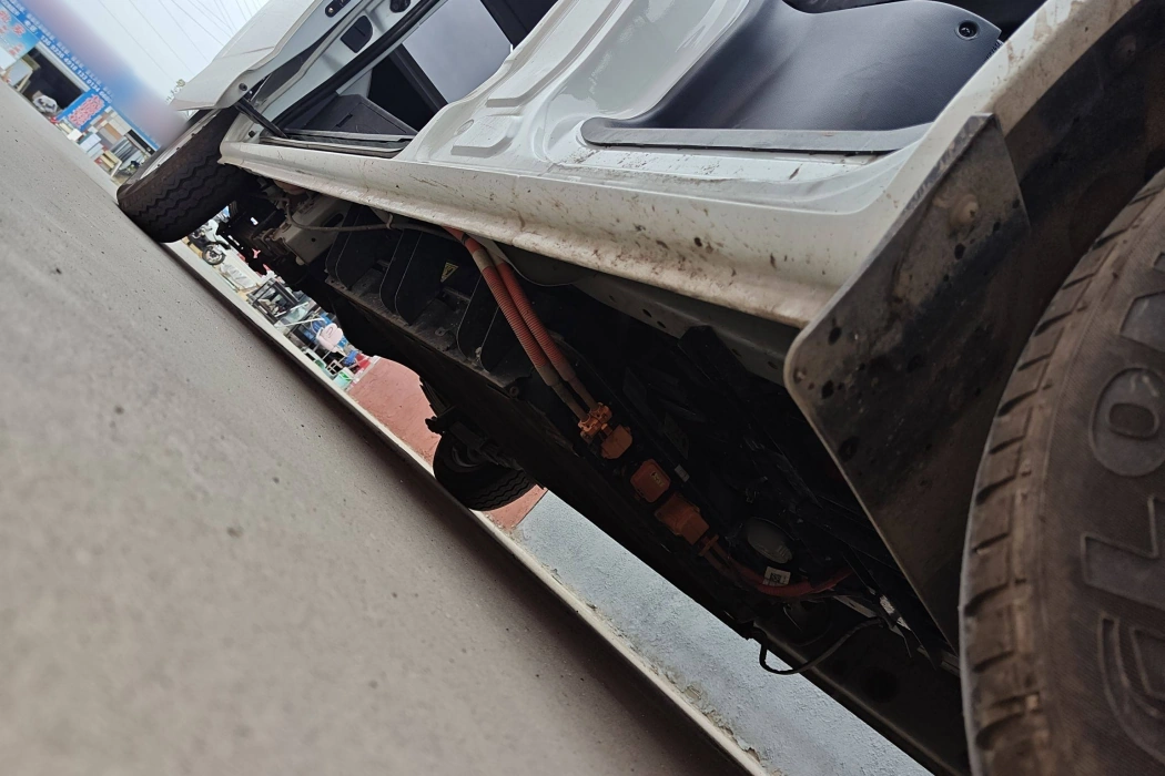 Changan Kaicheng Changan Ruixing EM80 2025 passenger version Comfortable 6-seater 300km back lift door