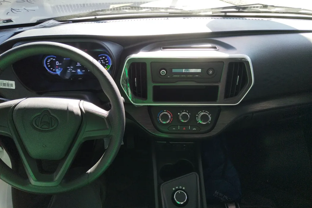 Changan Kaicheng Changan Ruixing EM80 2025 passenger version Comfortable 6-seater 300km open door