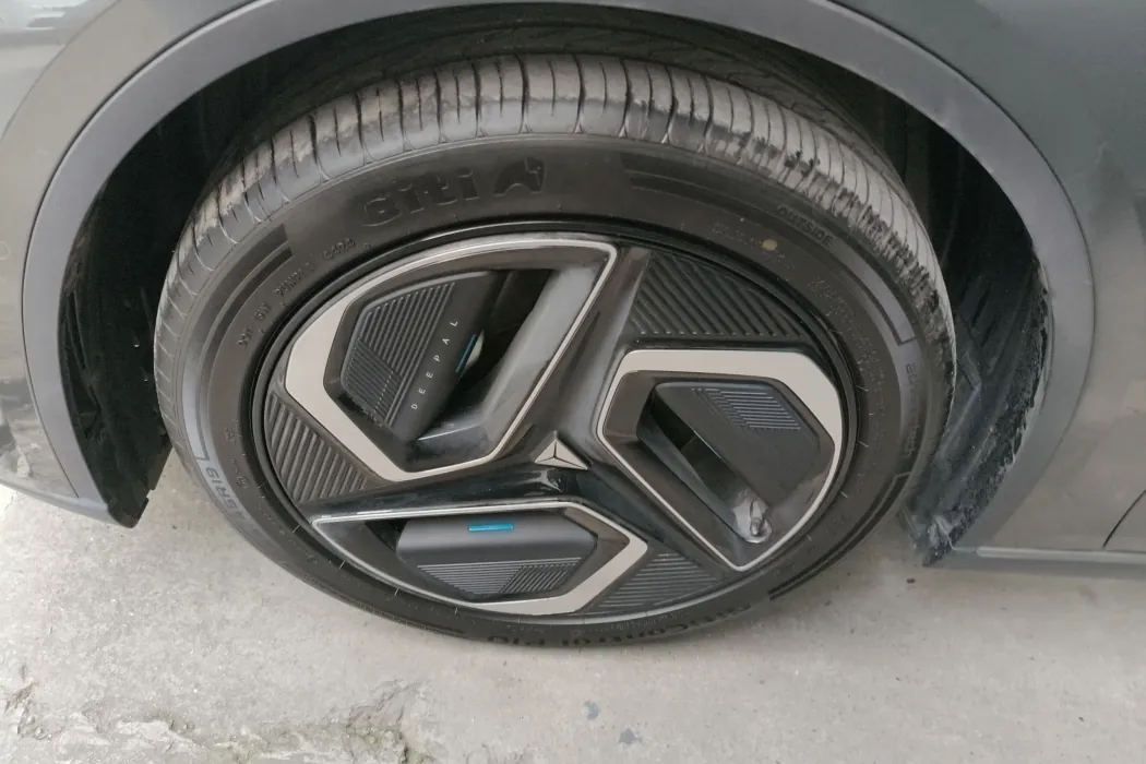 Dark Blue Car Dark Blue L07 2025 530Max Dark Blue Smart Driving AD PRO Pure Electric Version