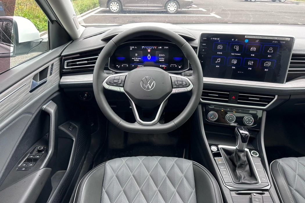 Volkswagen Sagitar 2023 300TSI DSG Beyond Edition