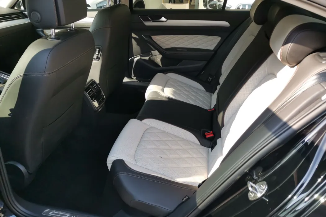 Volkswagen Magotan 2023 2 million Commemorative Edition 330TSI DSG Luxury