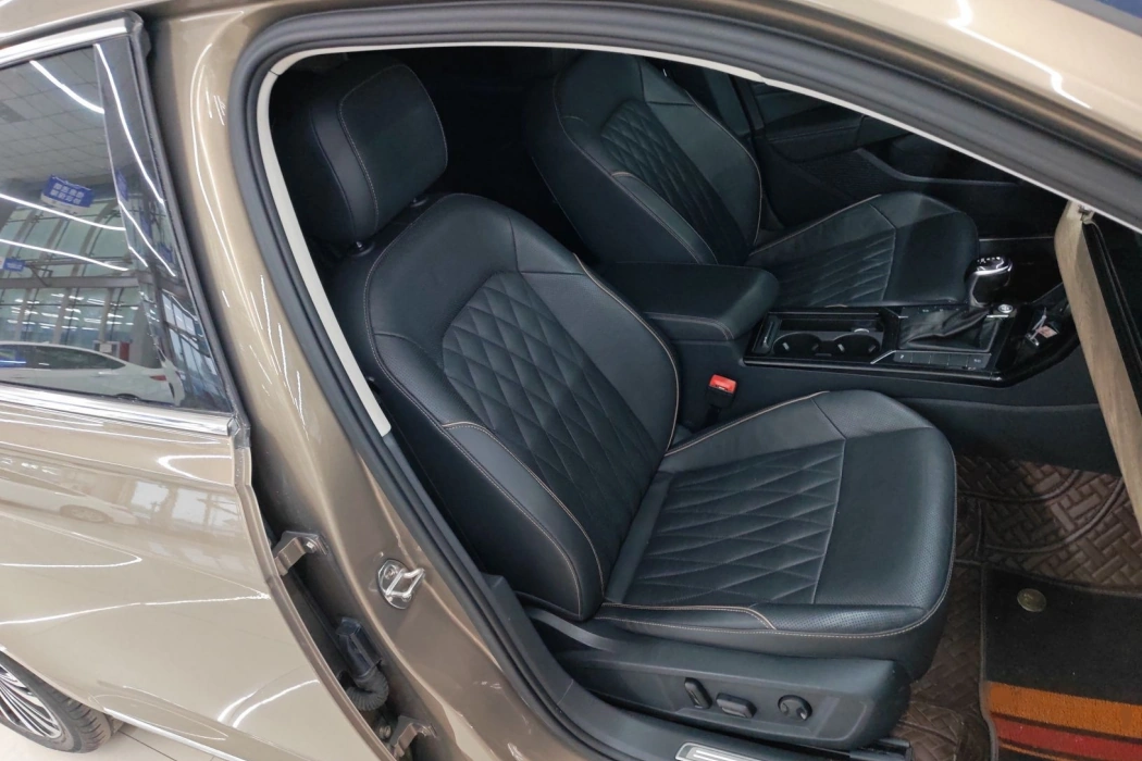 Volkswagen Passat 2019 330TSI Deluxe Edition Country V