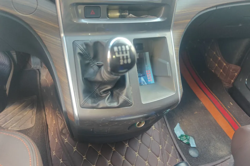 Dongfeng Popular Lingzhi PLUS 2021 2.0L manual Luxury 7-seater