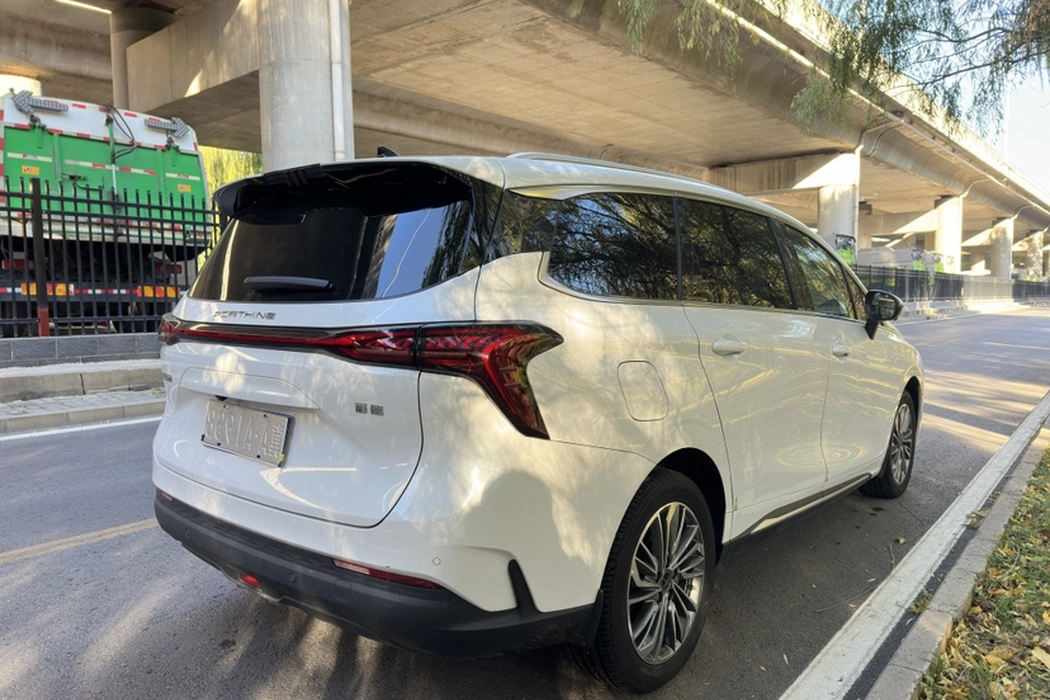 Dongfeng Popular Popular Yacht 2024 1.5T DCT Sea View Version