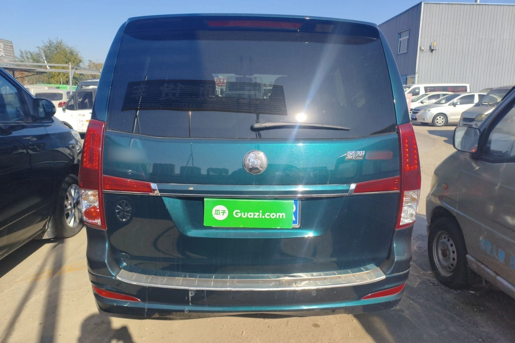 Dongfeng Popular Lingzhi PLUS 2021 Travel Version 2.0L Manual Luxury 7-seater