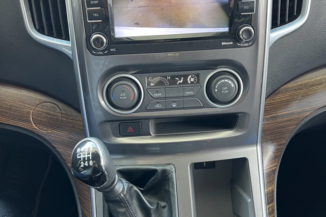 Dongfeng Popular Lingzhi PLUS 2021 2.0L manual Luxury 9-seater