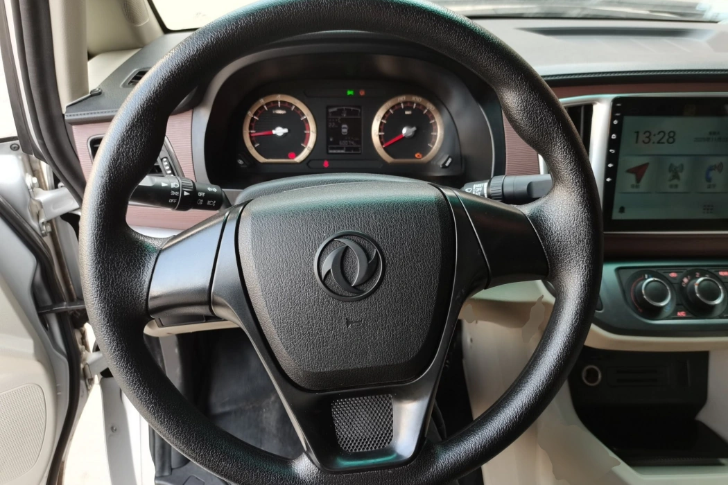 Dongfeng Popular Lingzhi 2019 M5L 1.6L 7-seater special type Country VI
