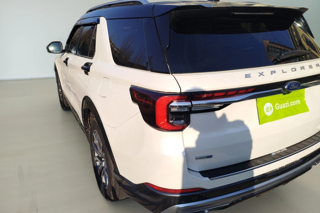 Ford Explorer 2023 EcoBoost 285 four-wheel drive titanium version 6-seater