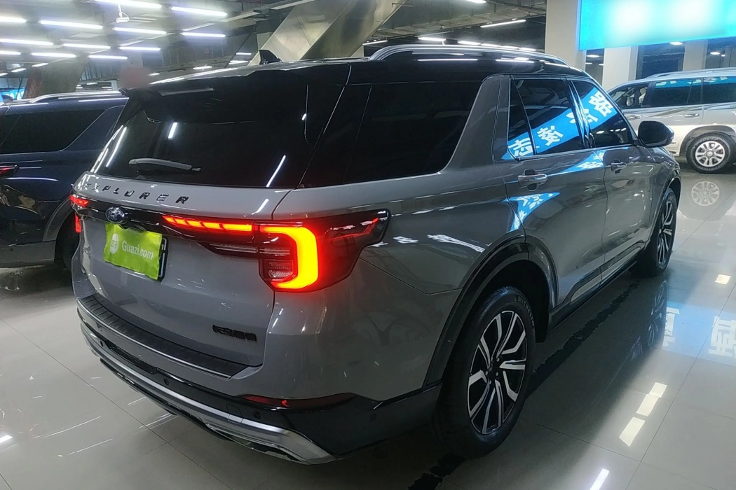 Ford Explorer 2023 EcoBoost 285 four-wheel drive red gold version 6-seater