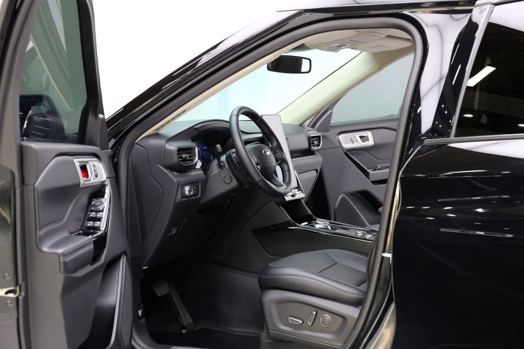 Ford Explorer 2020 EcoBoost 285 four-wheel drive titanium version 6-seater