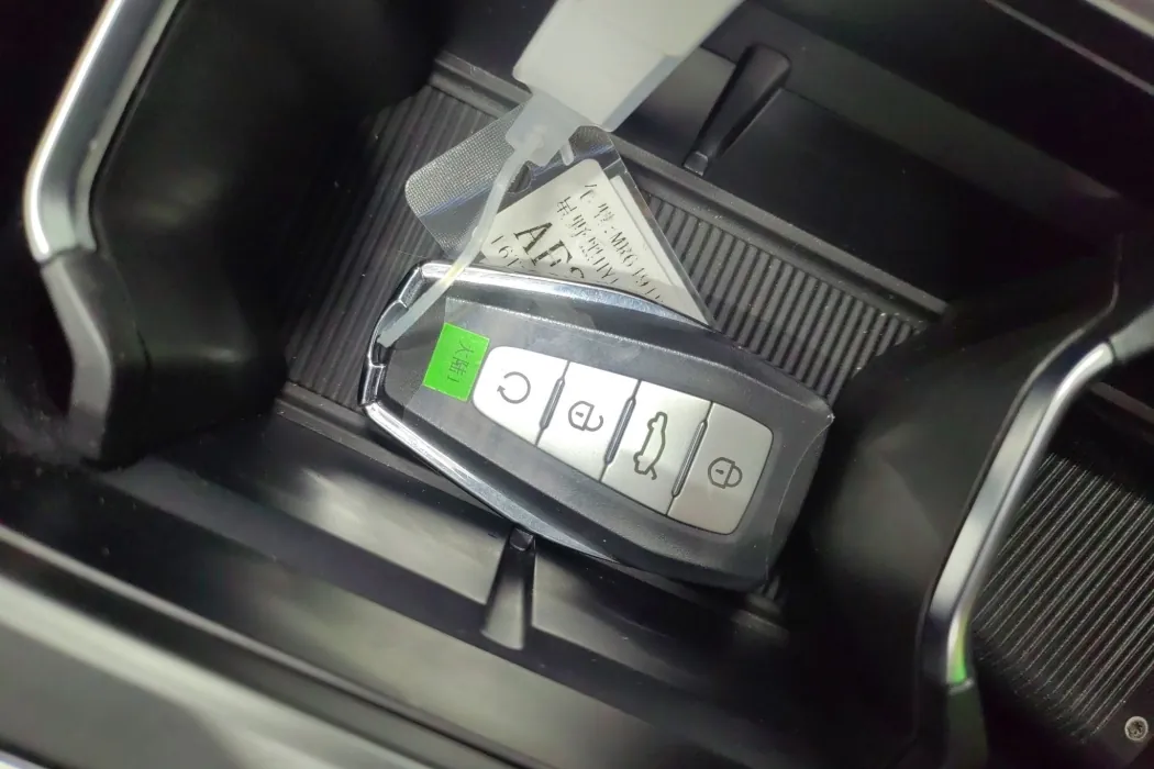 Geely Haoyue L 2025 Model 2.0T DCT Exclusive Model