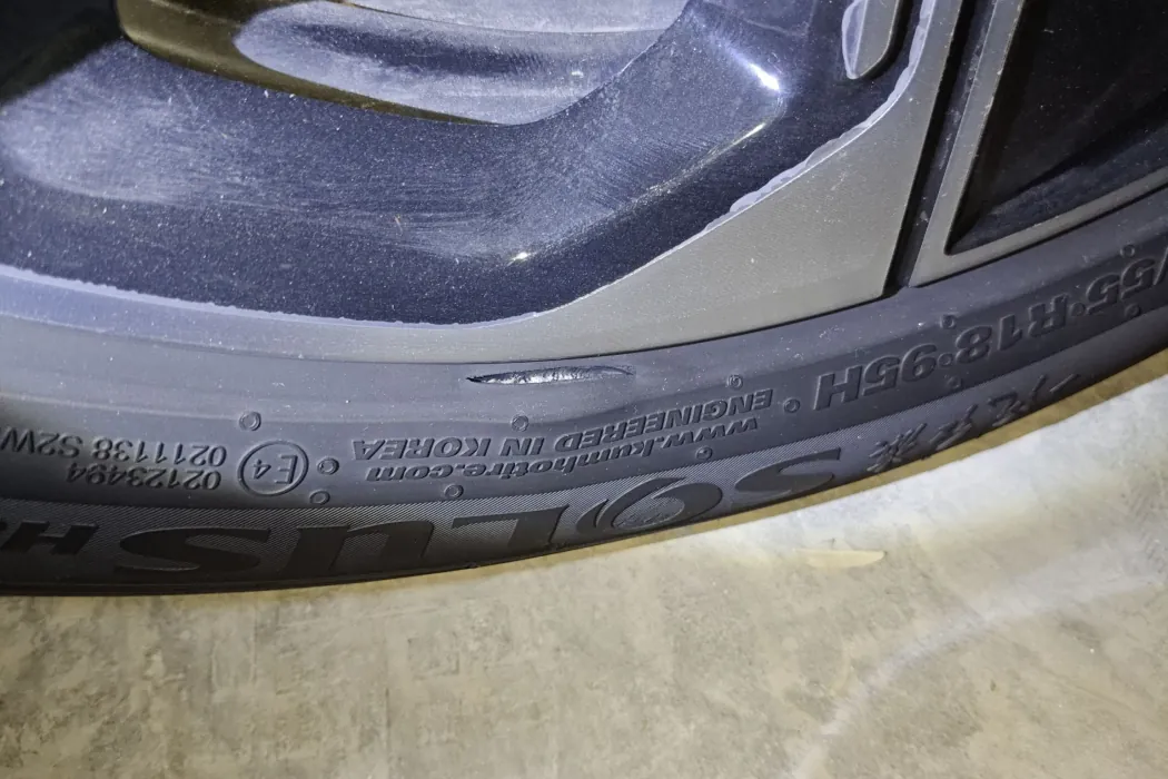 Hongqi E-QM5 2023 Basic Travel Version