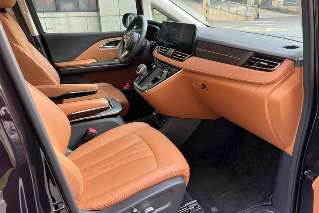 Hongqi HQ9 PHEV 2024 2.0T four-wheel drive Business Edition