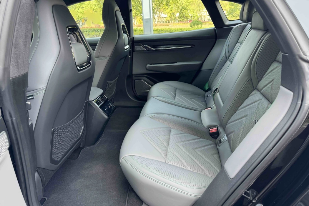 Фото машины 33